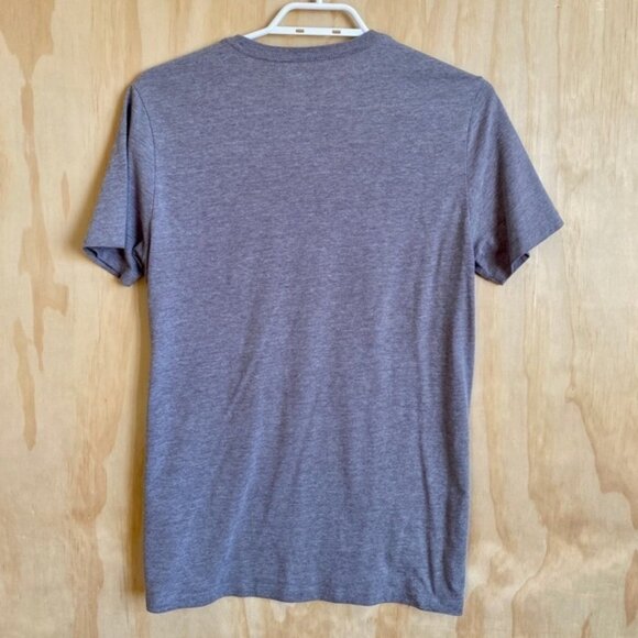 Old Navy  Friends Christmas Holiday Armadillo Short Sleeve Shirt - Picture 5 of 5